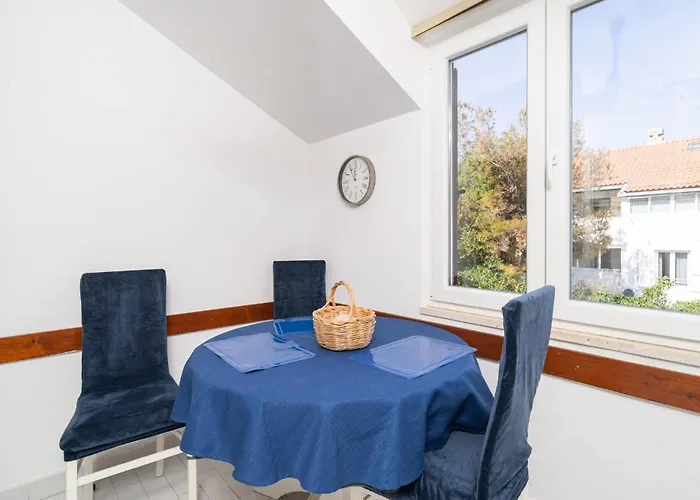 1 Bedroom Lovely In Διαμέρισμα Ντουμπρόβνικ