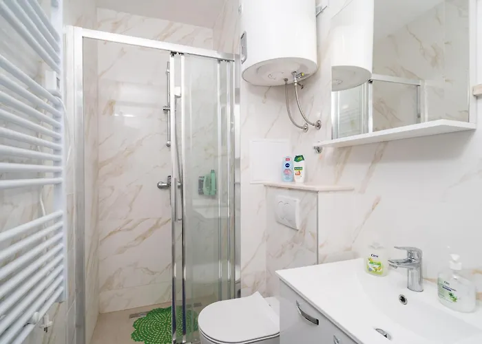 1 Bedroom Lovely In *