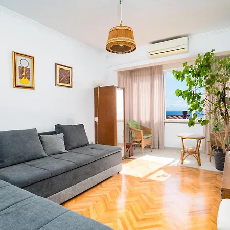 Apartment 1 Bedroom Lovely In *