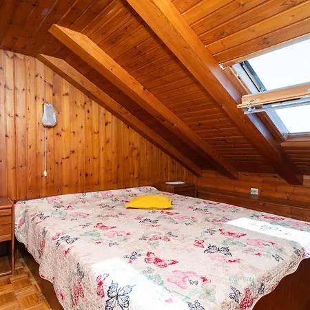 1 Bedroom Lovely In Appartement