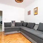 Daire Awesome Apartment In Dubrovnik With House Sea View