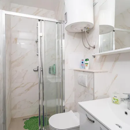 1 Bedroom Lovely In *